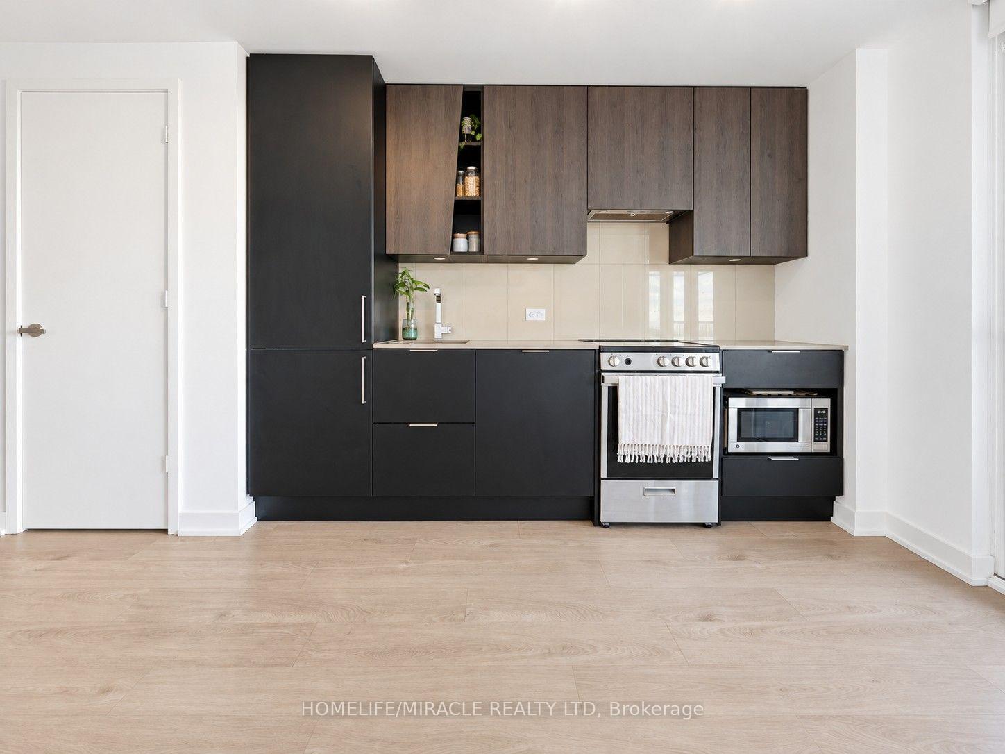 Photo 11 of Unit 3709, 3900 Confederation Parkway, Mississauga, City Centre — HOMEH