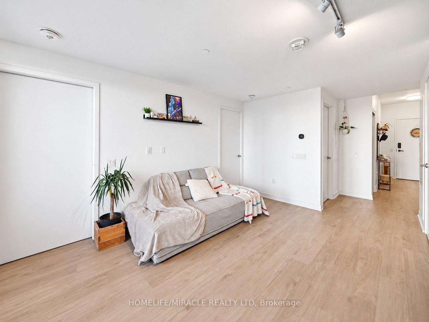 Photo 12 of Unit 3709, 3900 Confederation Parkway, Mississauga, City Centre — HOMEH