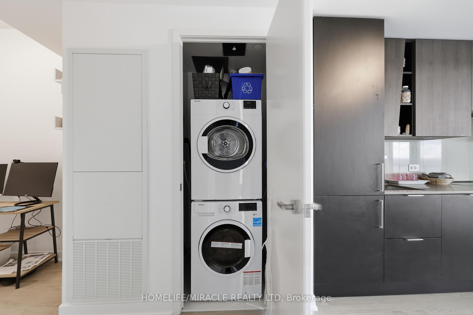 Photo 14 of Unit 3709, 3900 Confederation Parkway, Mississauga, City Centre — HOMEH