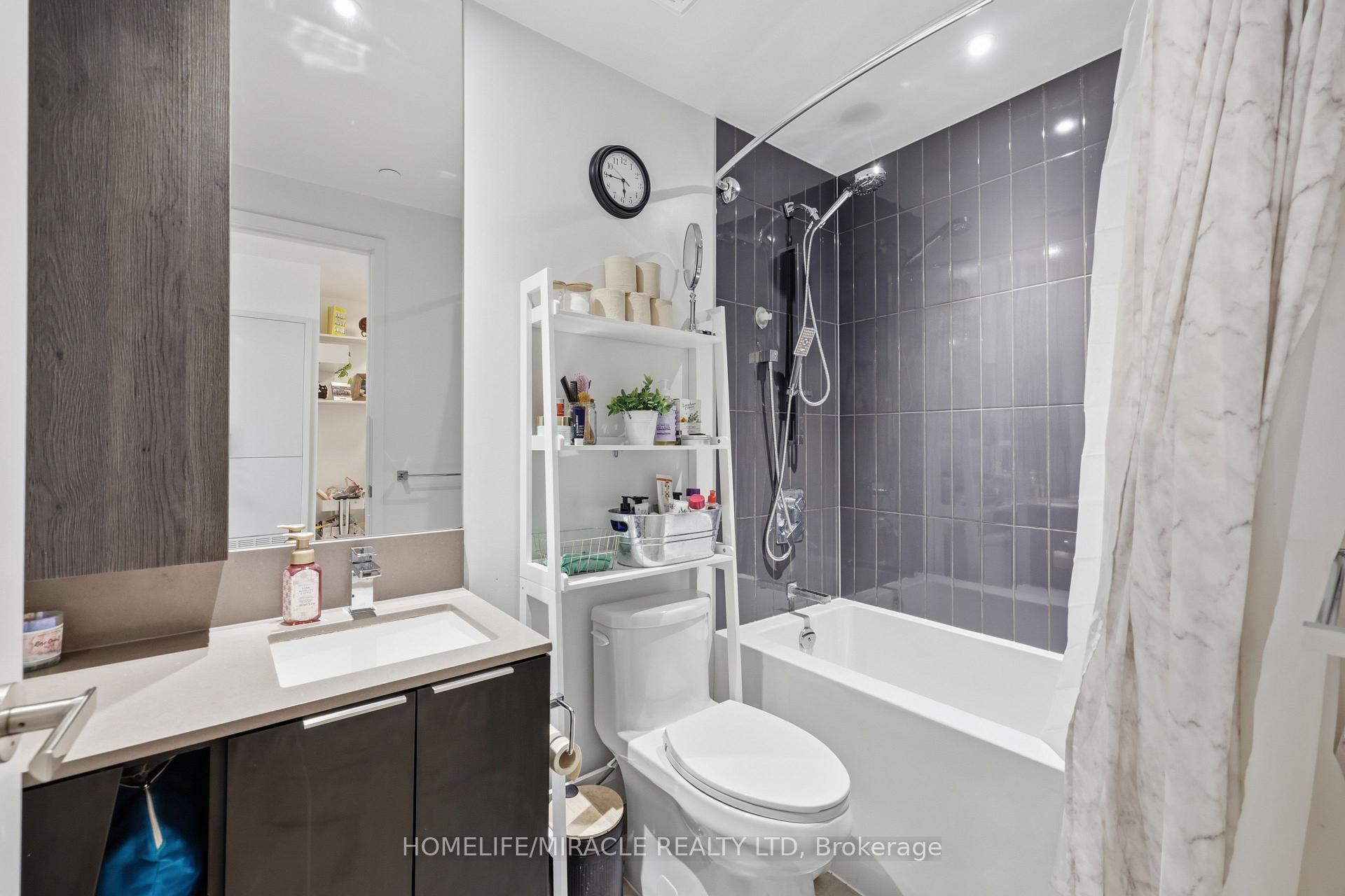 Photo 15 of Unit 3709, 3900 Confederation Parkway, Mississauga, City Centre — HOMEH