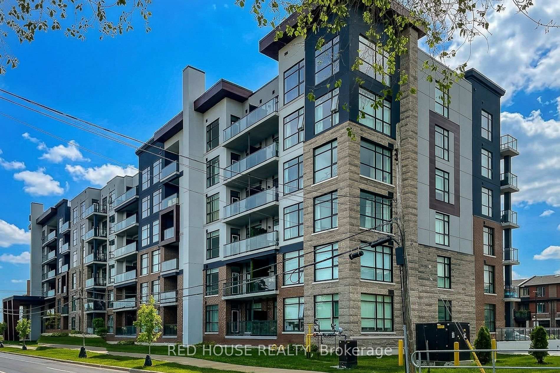Photo of Unit 324, 600 North Service Road