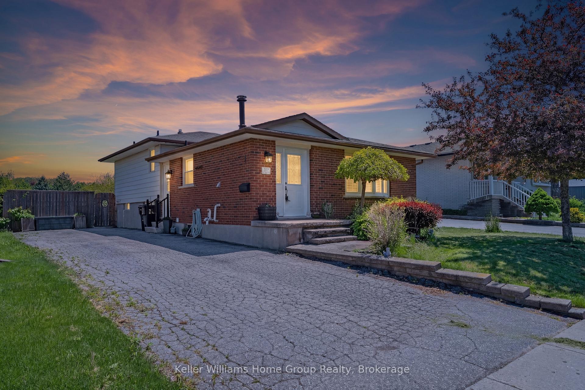 Photo 2 of 267 Bakersfield Drive, Cambridge, Christopher-Champlain — HOMEH