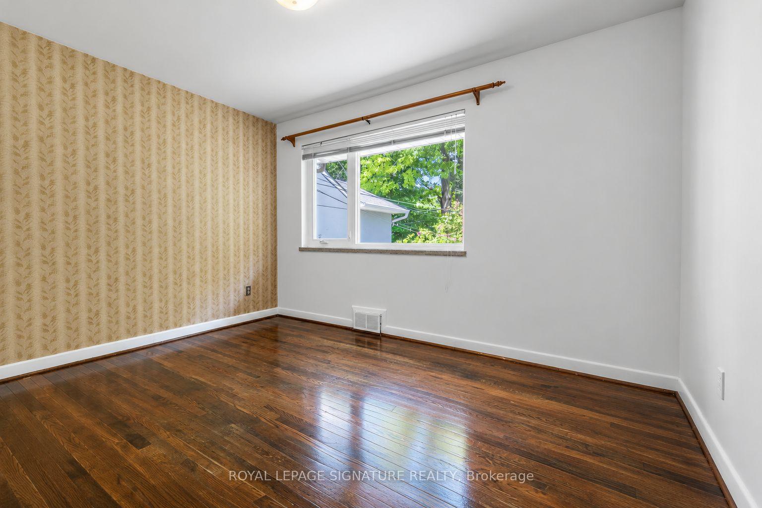 Photo 10 of 69 Greenland Road, North York, Banbury-Don Mills — HOMEH