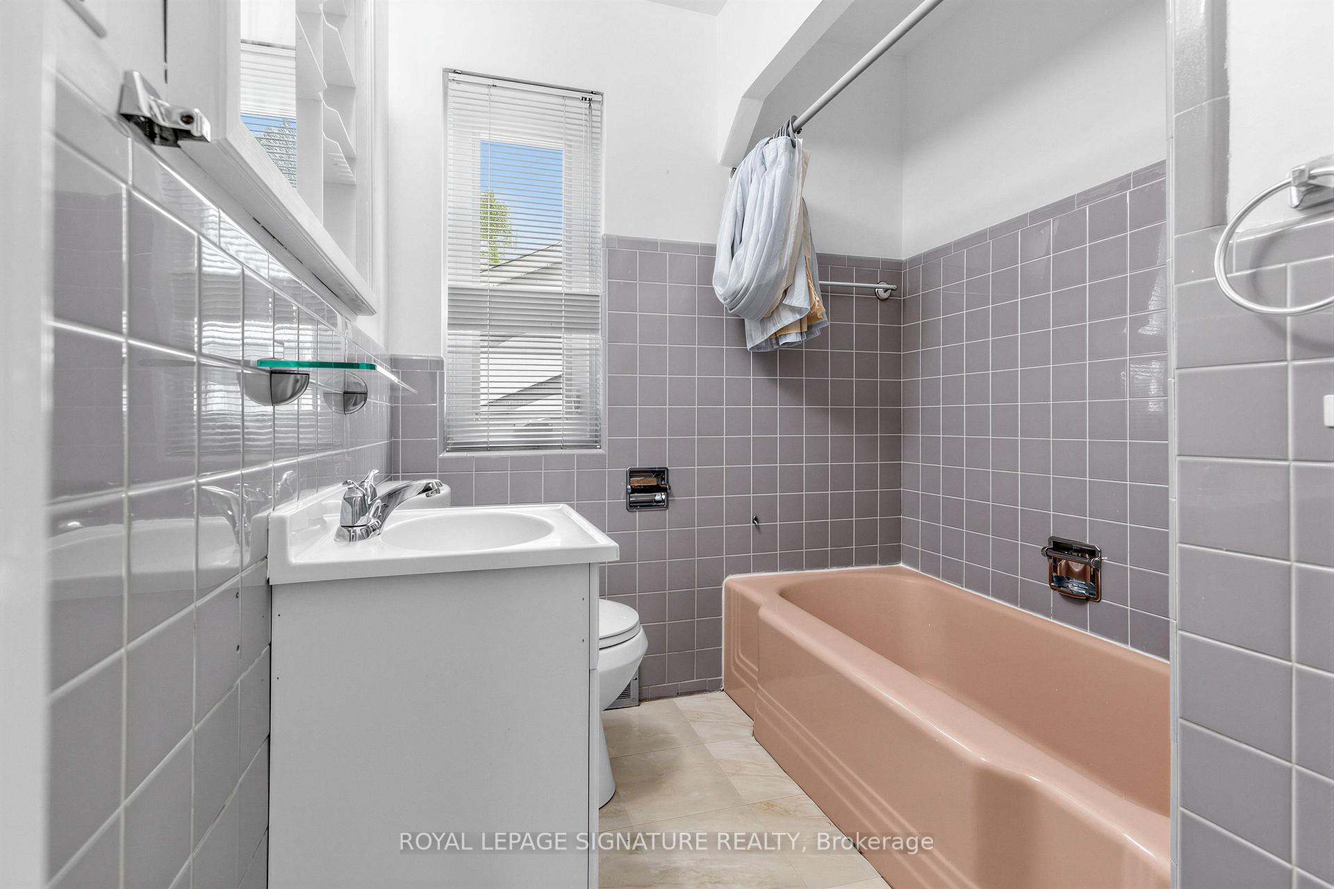 Photo 16 of 69 Greenland Road, North York, Banbury-Don Mills — HOMEH