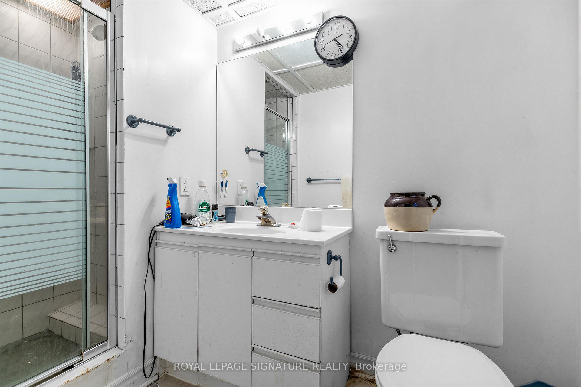 Photo 27 of 69 Greenland Road, North York, Banbury-Don Mills — HOMEH