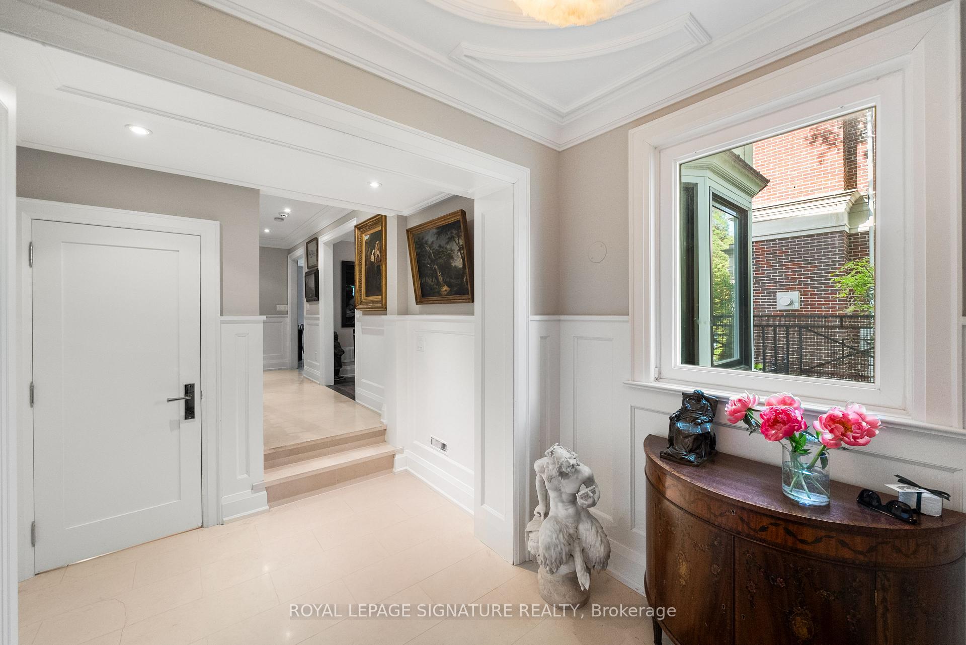 Photo 8 of 230 Strathallan Wood, Toronto, Bedford Park-Nortown — HOMEH