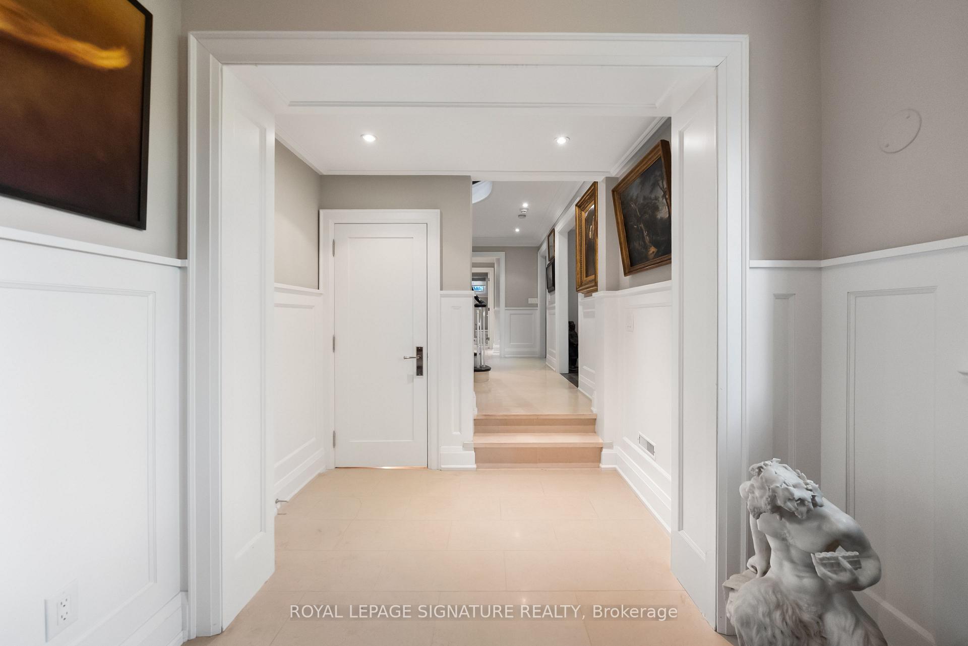 Photo 9 of 230 Strathallan Wood, Toronto, Bedford Park-Nortown — HOMEH