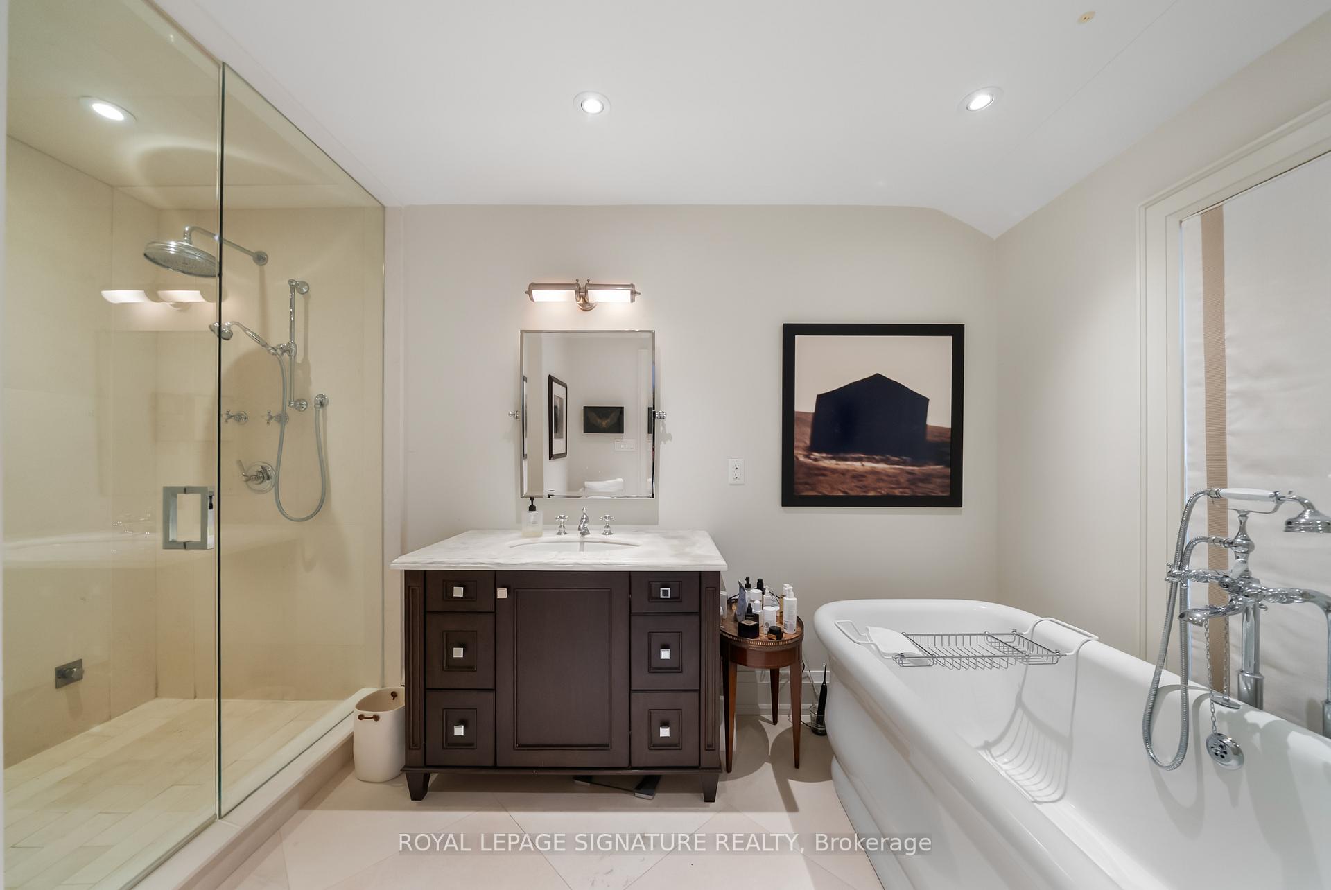 Photo 25 of 230 Strathallan Wood, Toronto, Bedford Park-Nortown — HOMEH