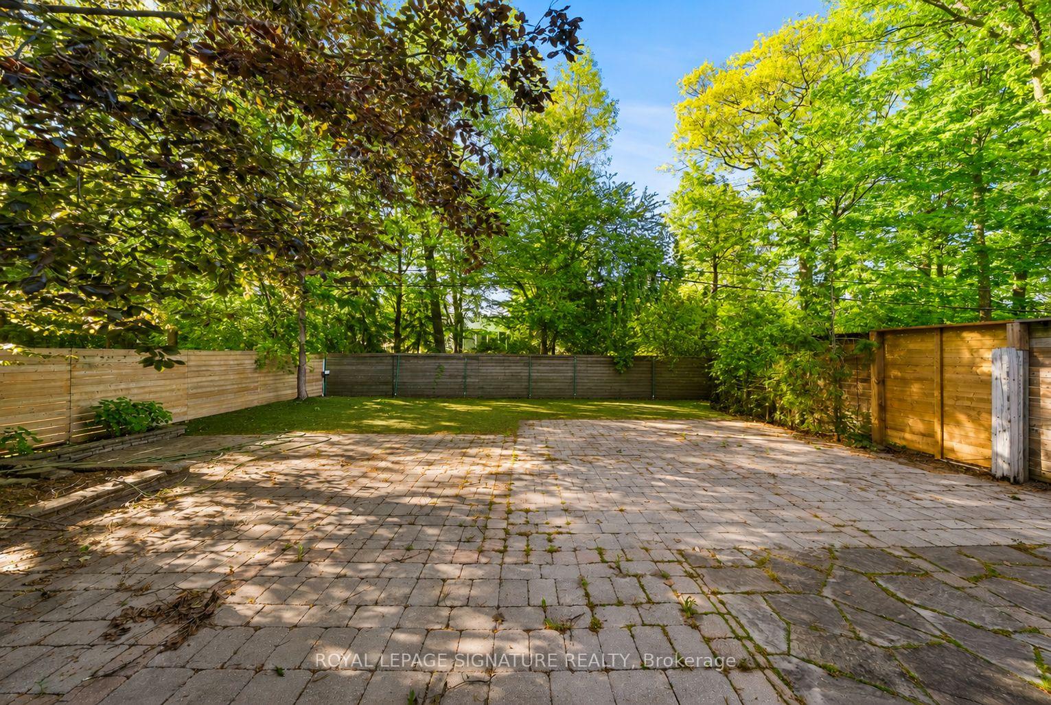 Photo 34 of 230 Strathallan Wood, Toronto, Bedford Park-Nortown — HOMEH