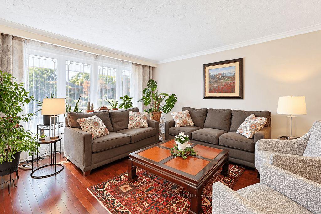 Photo 2 of 292 La Rose Avenue, Etobicoke, Willowridge-Martingrove-Richview — HOMEH