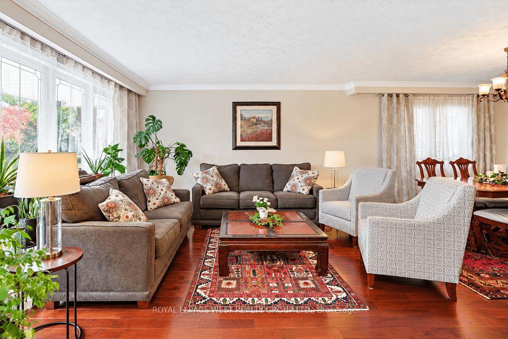 Photo 4 of 292 La Rose Avenue, Etobicoke, Willowridge-Martingrove-Richview — HOMEH