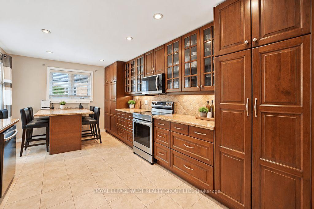 Photo 8 of 292 La Rose Avenue, Etobicoke, Willowridge-Martingrove-Richview — HOMEH