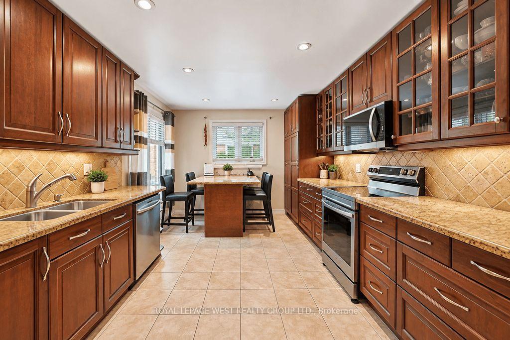 Photo 9 of 292 La Rose Avenue, Etobicoke, Willowridge-Martingrove-Richview — HOMEH