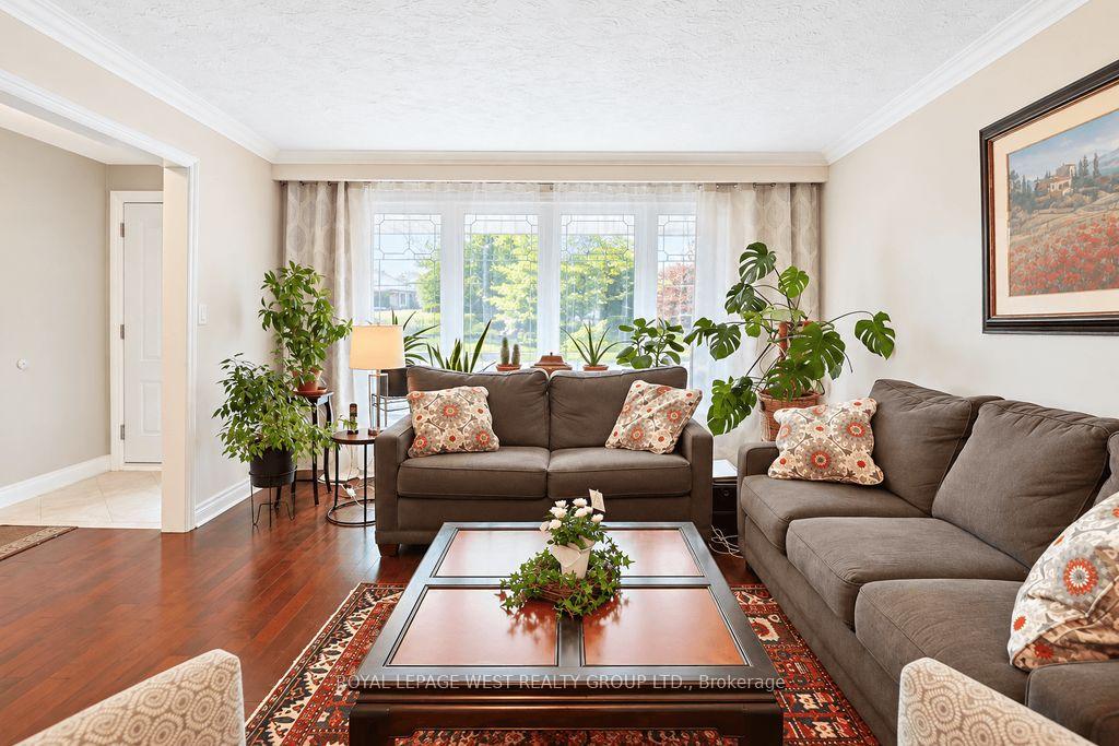 Photo 12 of 292 La Rose Avenue, Etobicoke, Willowridge-Martingrove-Richview — HOMEH