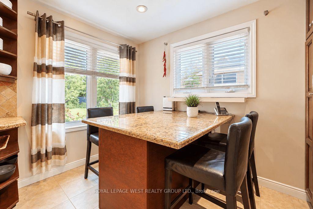 Photo 18 of 292 La Rose Avenue, Etobicoke, Willowridge-Martingrove-Richview — HOMEH