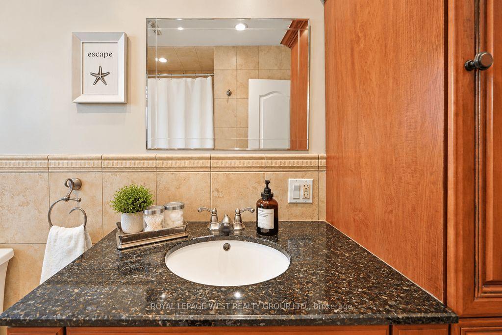 Photo 23 of 292 La Rose Avenue, Etobicoke, Willowridge-Martingrove-Richview — HOMEH