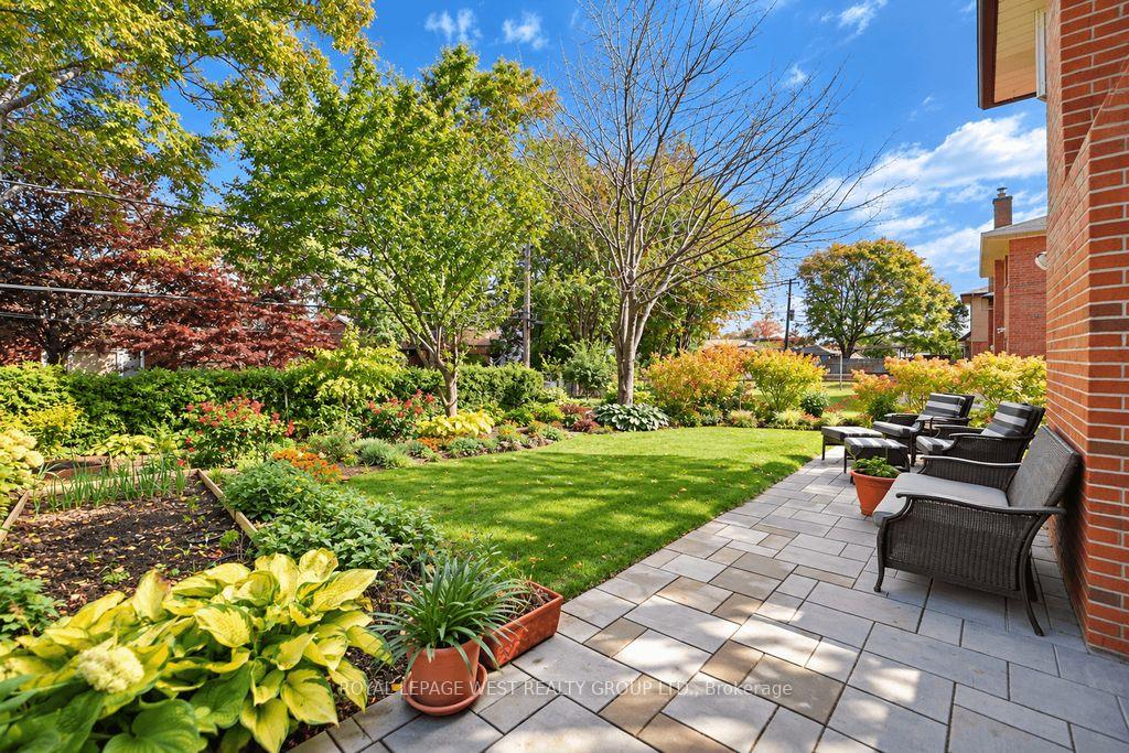 Photo 44 of 292 La Rose Avenue, Etobicoke, Willowridge-Martingrove-Richview — HOMEH