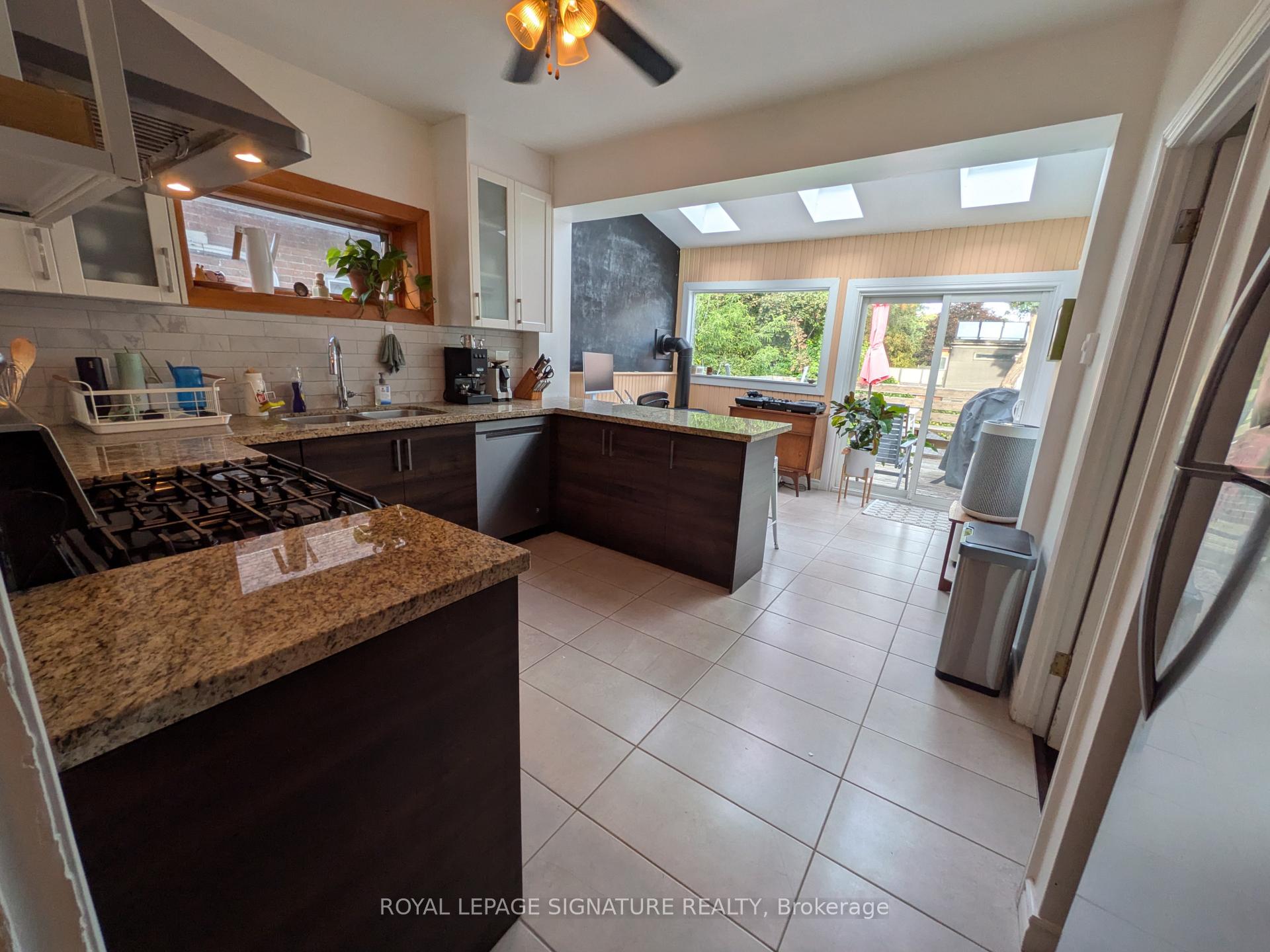 Photo 3 of Unit 2nd Floor Unit, 255 Indian Road, Toronto, High Park-Swansea — HOMEH