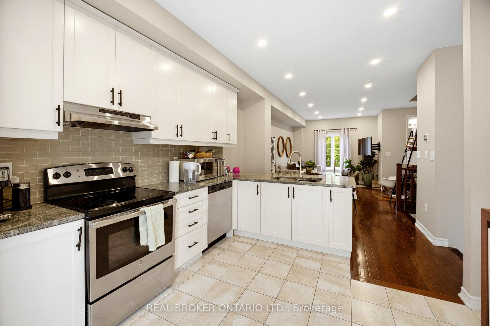 Photo 2 of Unit 2, 1123 Haig Boulevard, Mississauga, Lakeview — HOMEH