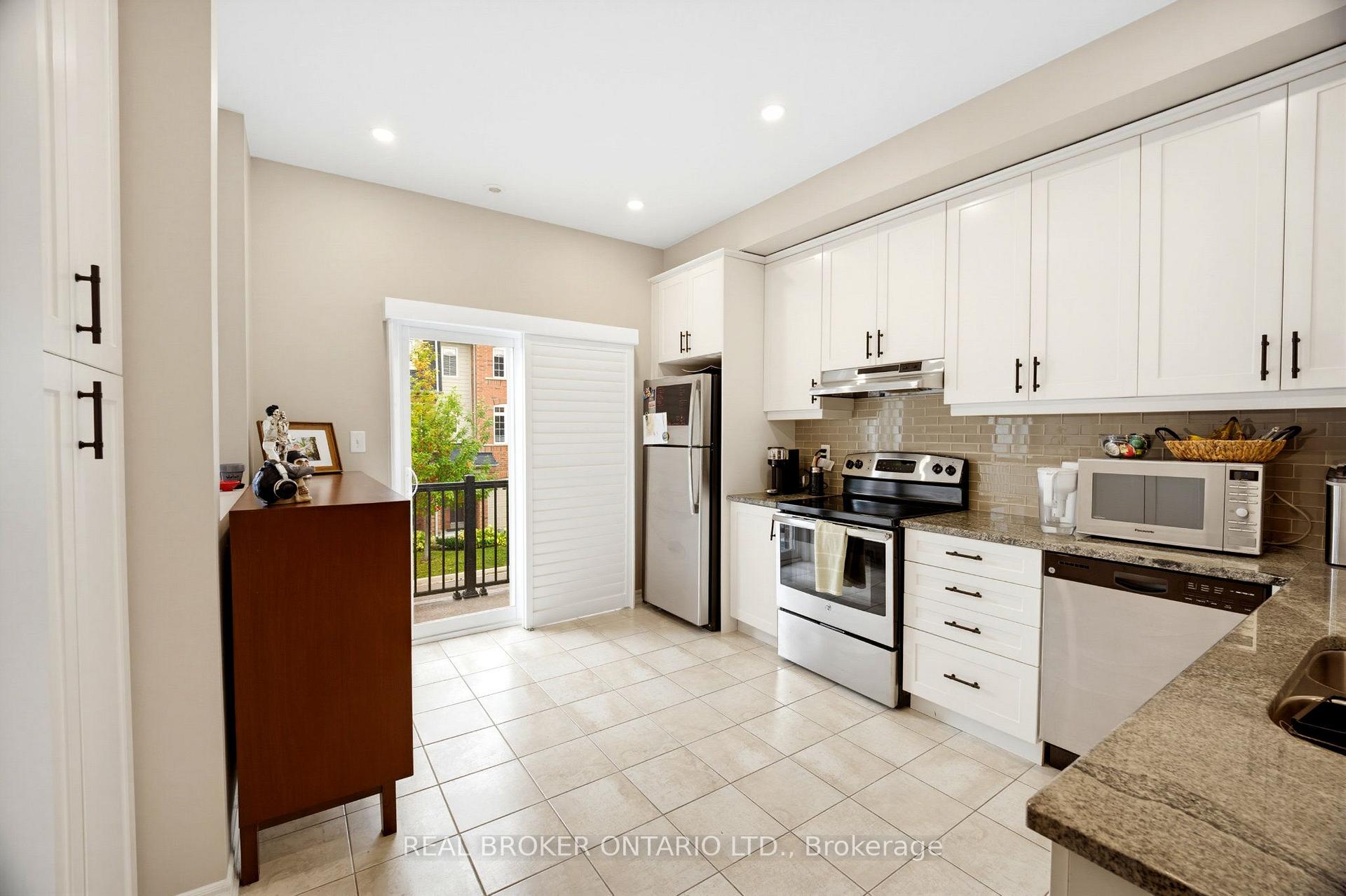 Photo 3 of Unit 2, 1123 Haig Boulevard, Mississauga, Lakeview — HOMEH