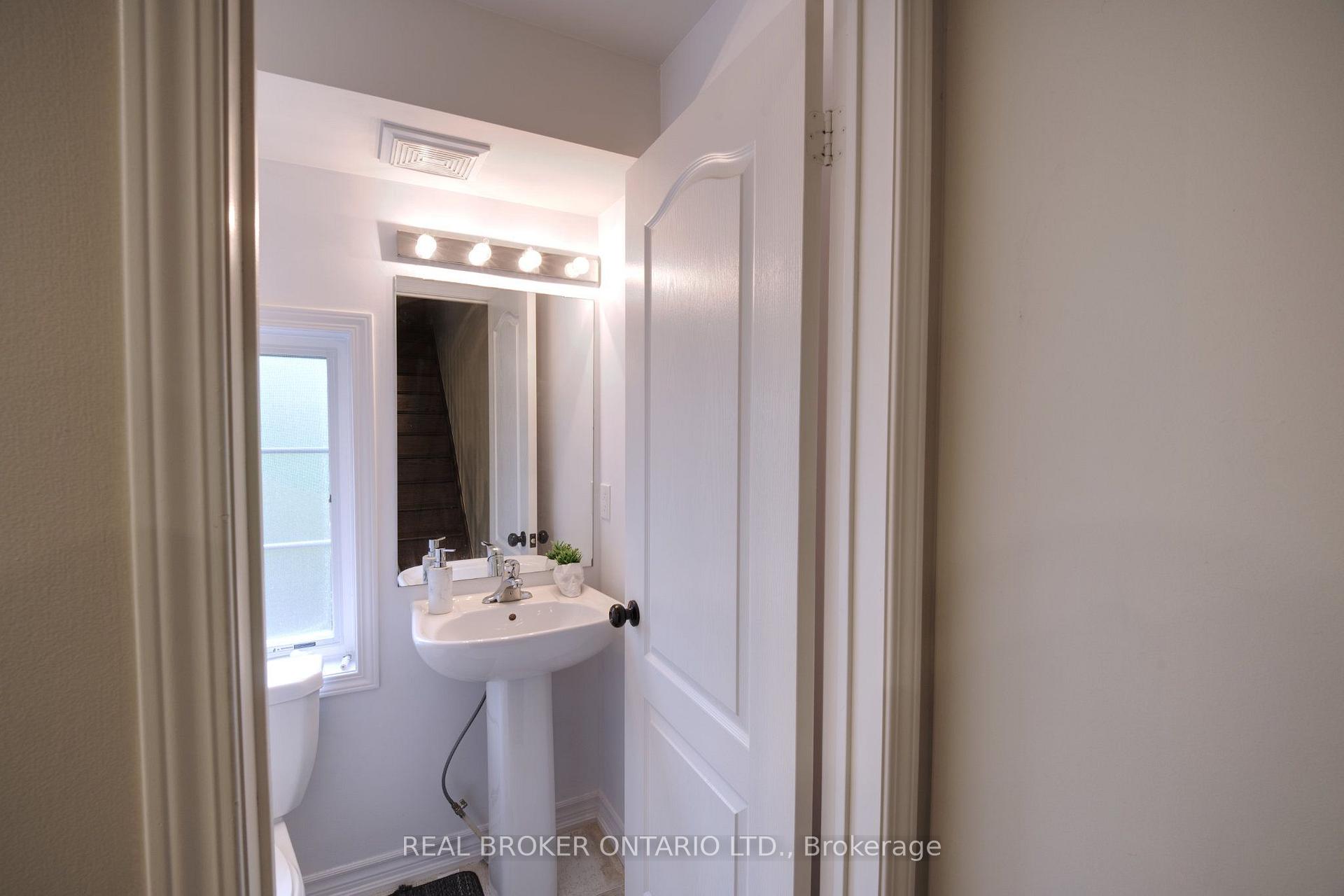 Photo 5 of Unit 2, 1123 Haig Boulevard, Mississauga, Lakeview — HOMEH