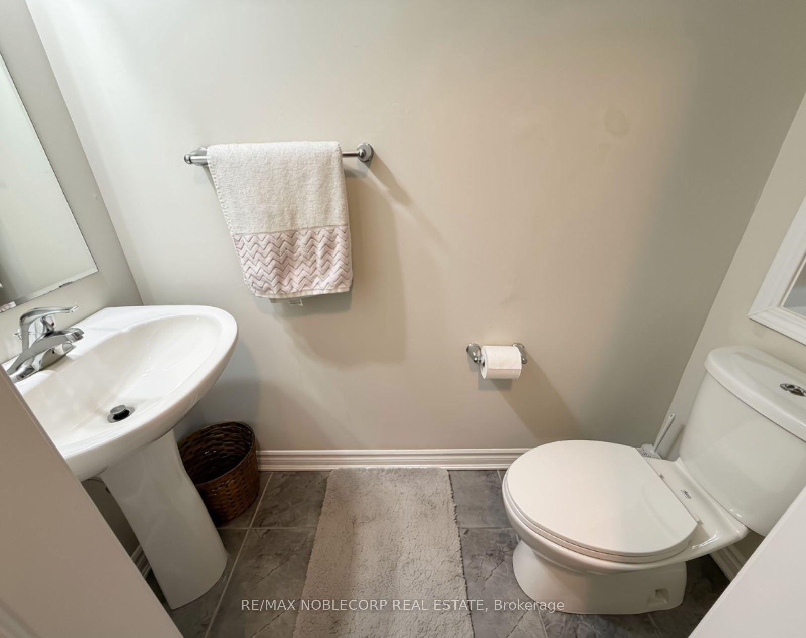 Photo 4 of 15 Minlow Way, Aurora, Rural Aurora — HOMEH