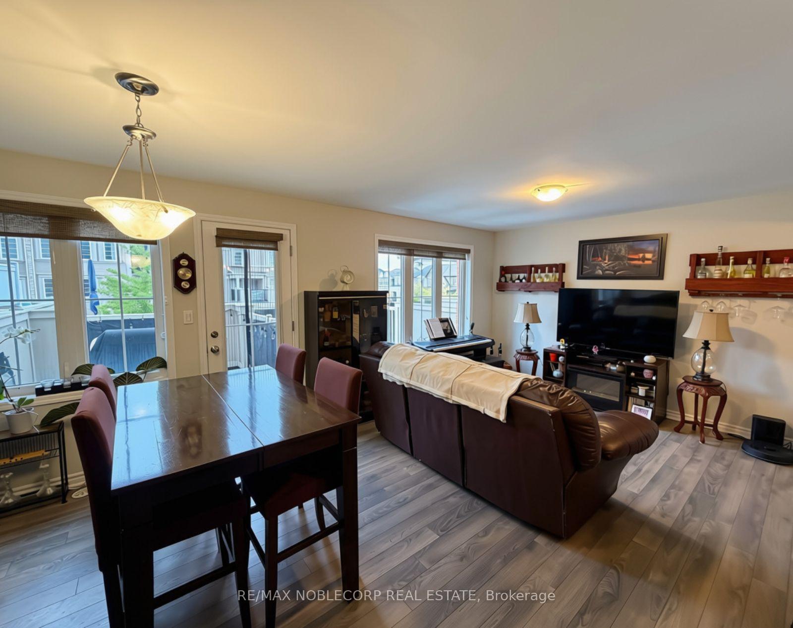 Photo 8 of 15 Minlow Way, Aurora, Rural Aurora — HOMEH