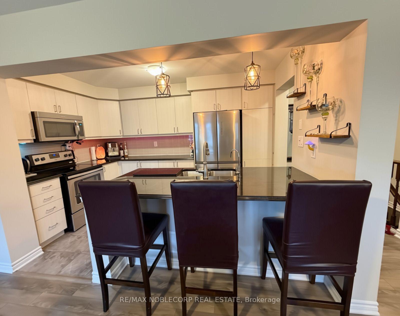Photo 10 of 15 Minlow Way, Aurora, Rural Aurora — HOMEH