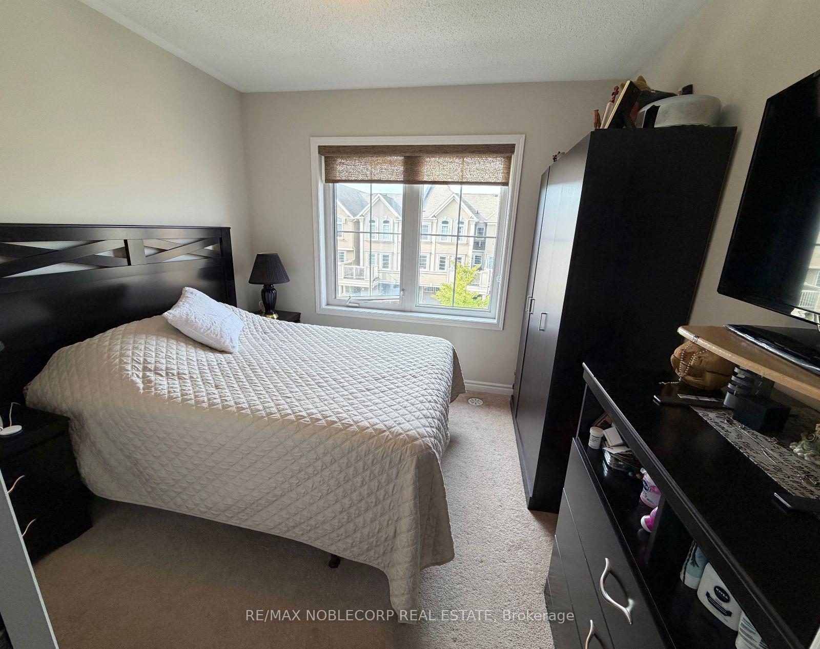 Photo 17 of 15 Minlow Way, Aurora, Rural Aurora — HOMEH