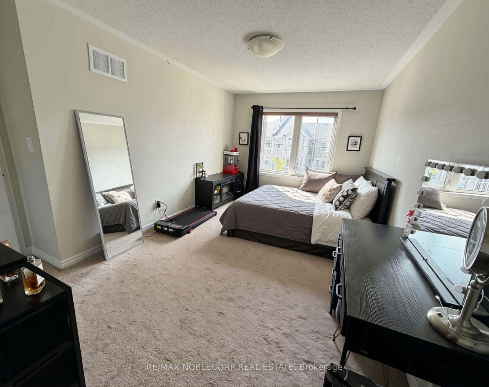 Photo 19 of 15 Minlow Way, Aurora, Rural Aurora — HOMEH