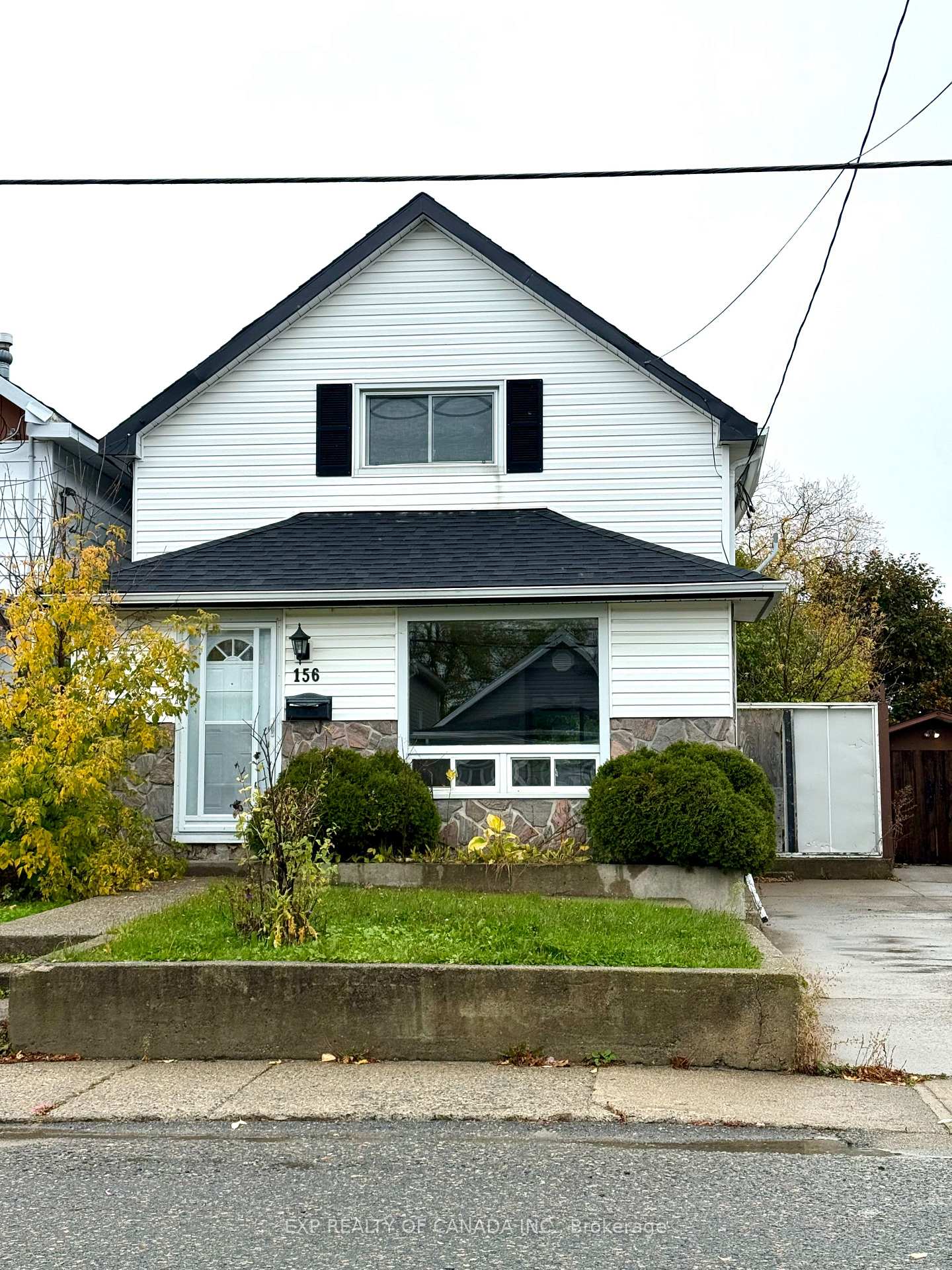 Photo of 156 Maple Street S