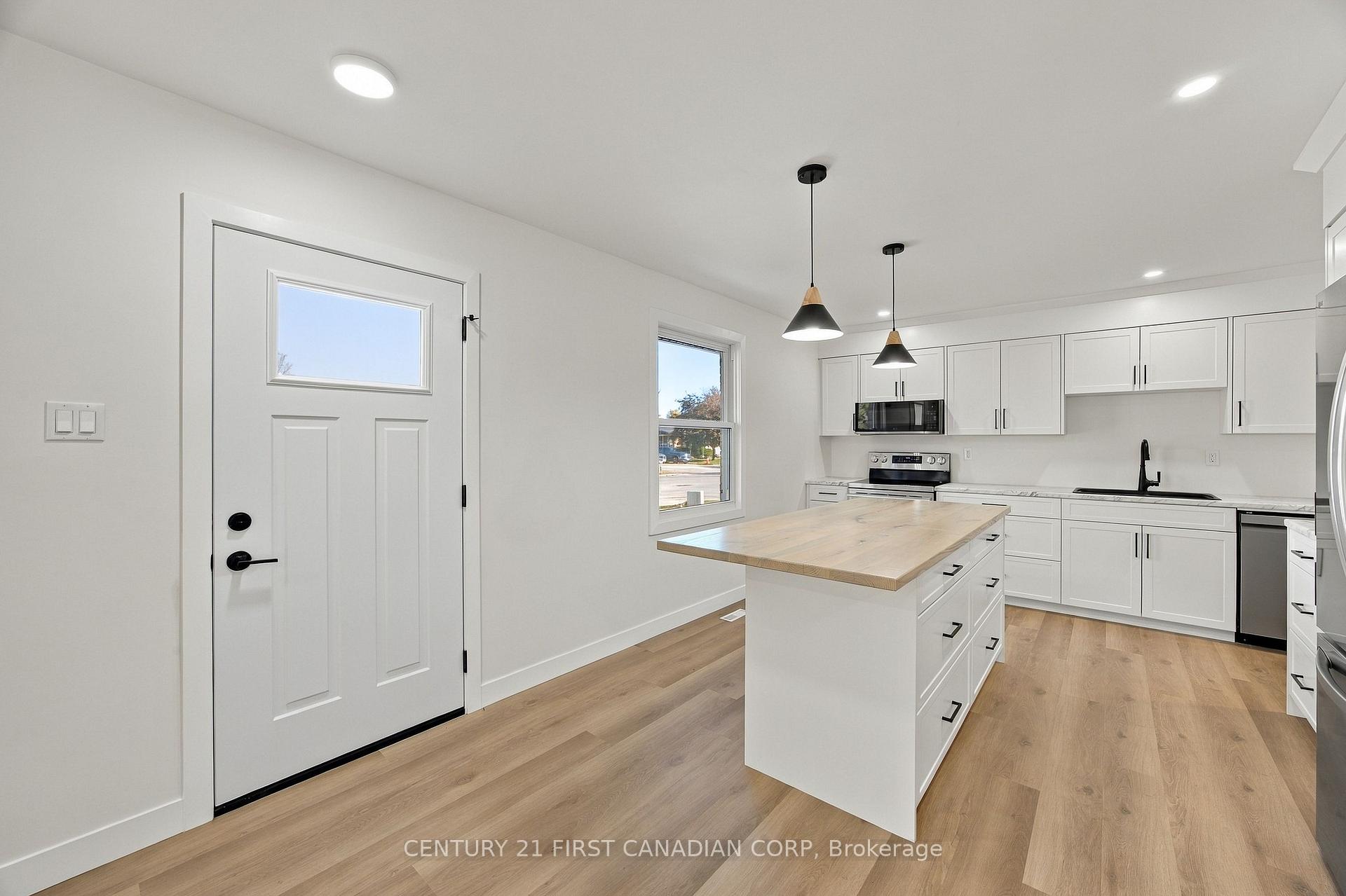 Photo 9 of 135 Nicoline Avenue, Lucan Biddulph, Lucan — HOMEH