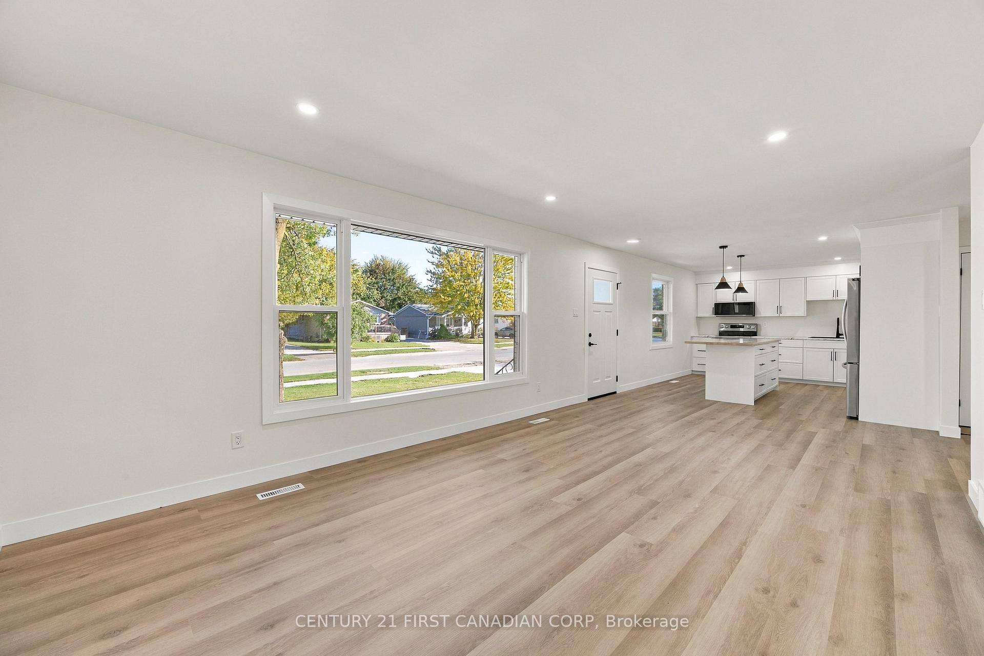 Photo 14 of 135 Nicoline Avenue, Lucan Biddulph, Lucan — HOMEH