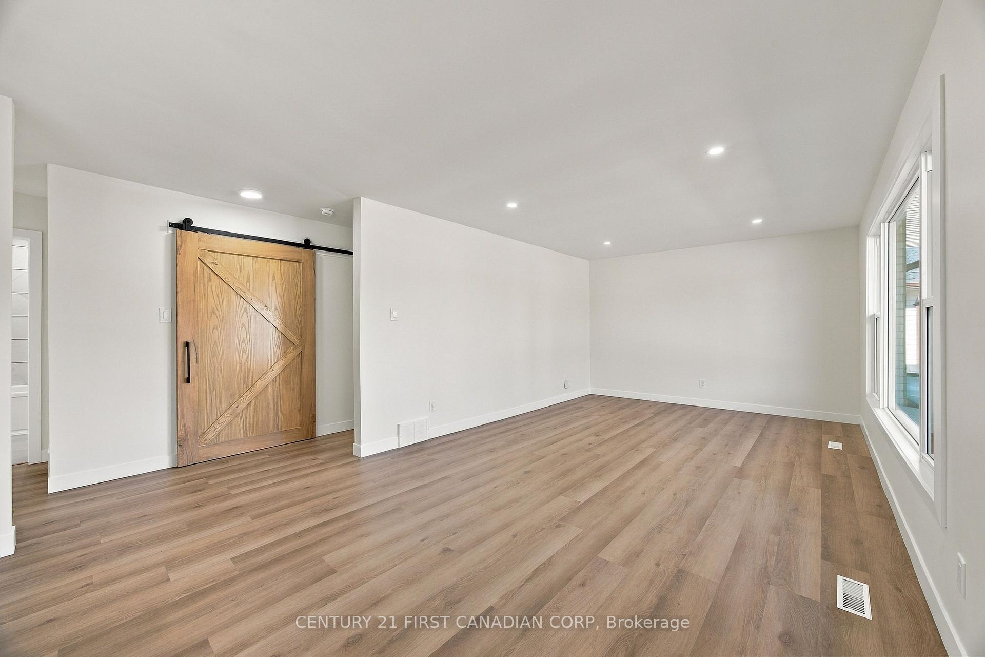 Photo 15 of 135 Nicoline Avenue, Lucan Biddulph, Lucan — HOMEH