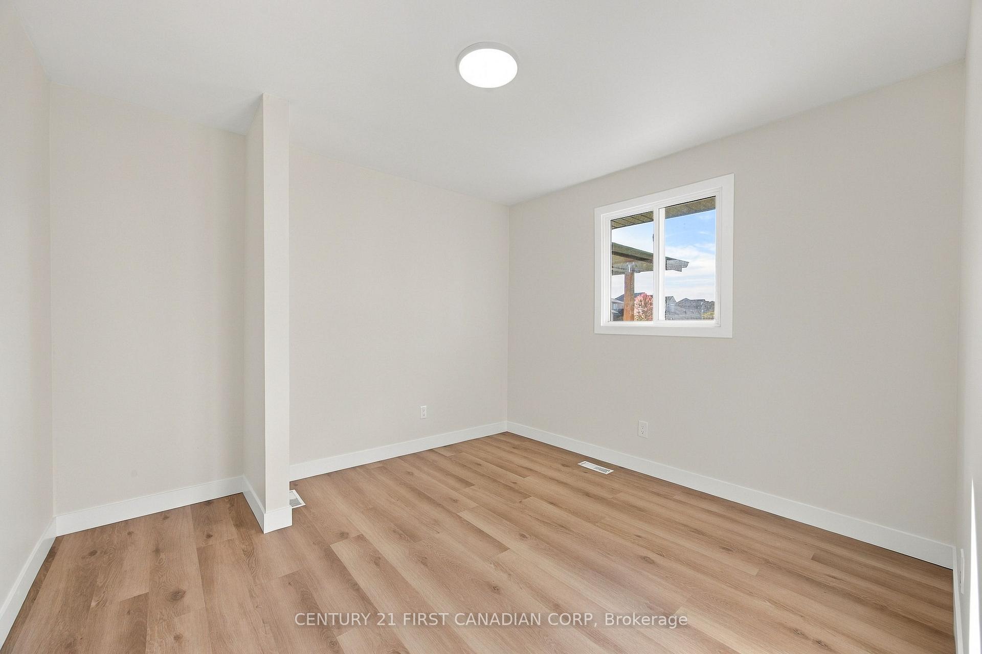 Photo 21 of 135 Nicoline Avenue, Lucan Biddulph, Lucan — HOMEH