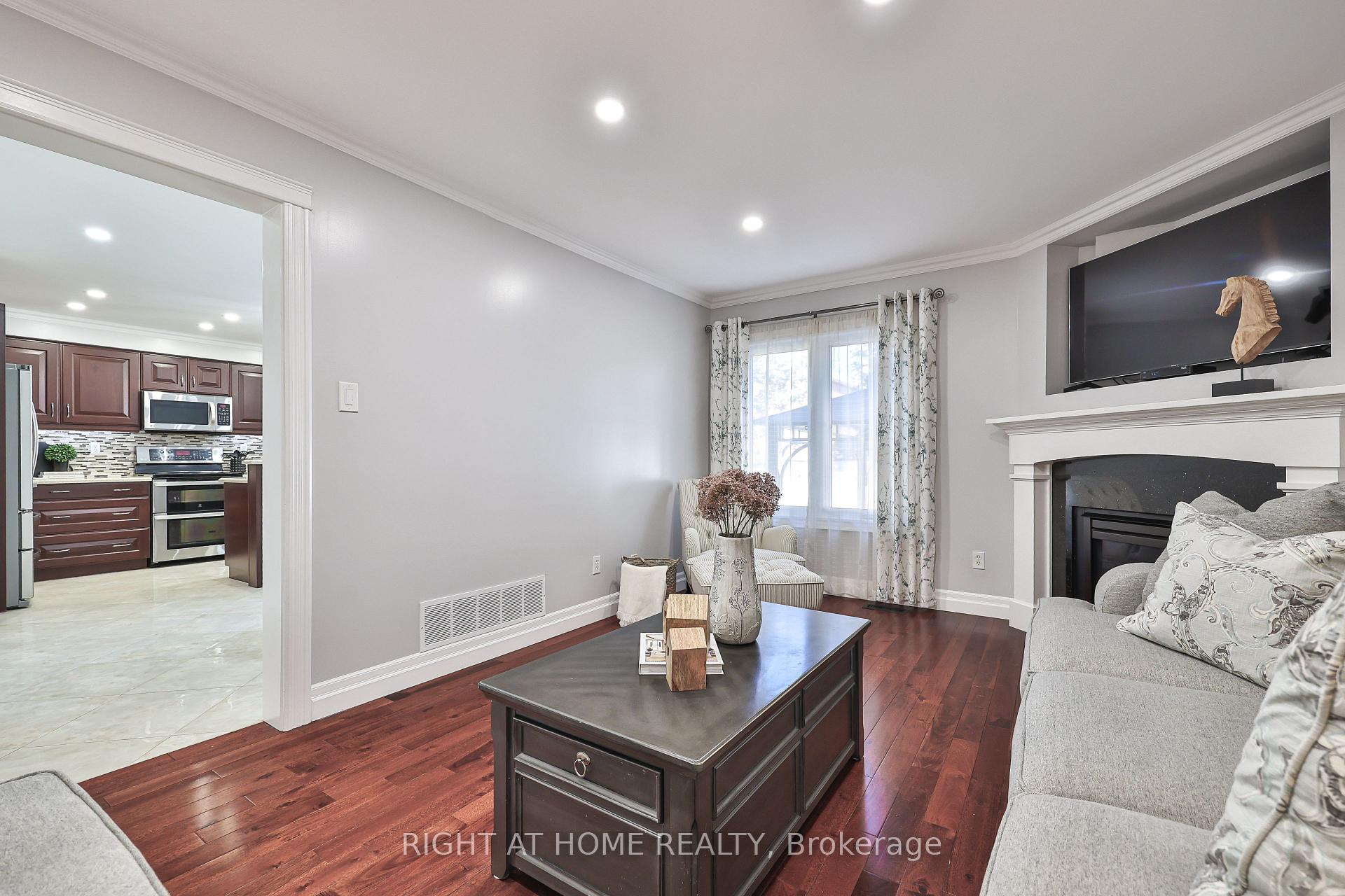 Photo 15 of 63 Keeble Crescent, Ajax, Central — HOMEH