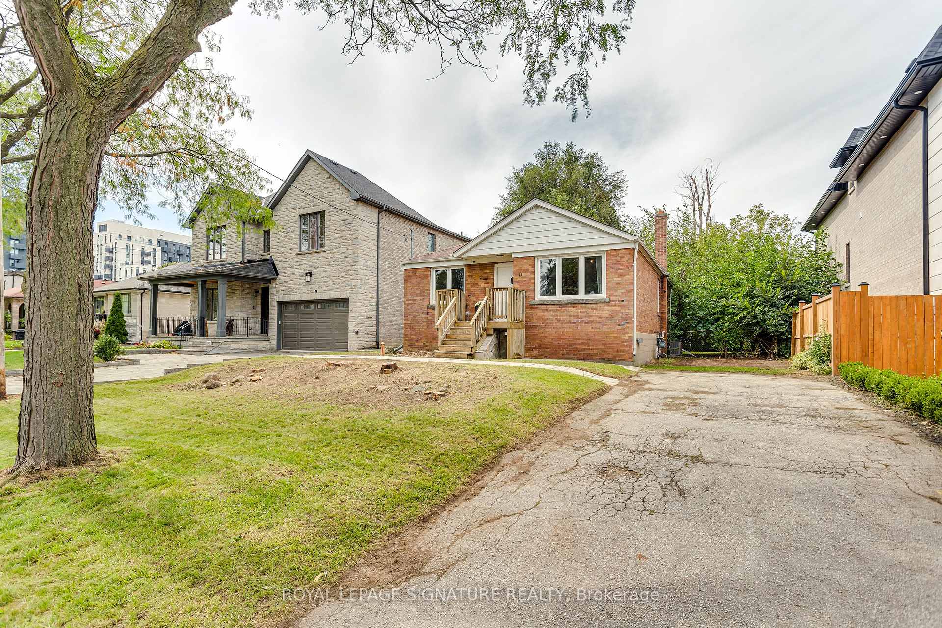 Photo 3 of 32 Wigan Crescent, North York, Clanton Park — HOMEH