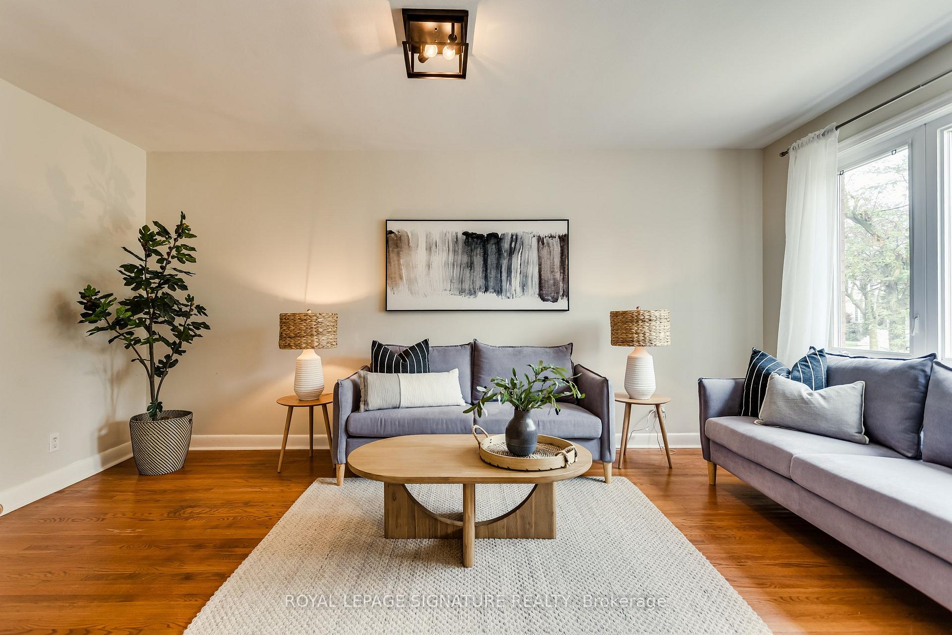 Photo 4 of 32 Wigan Crescent, North York, Clanton Park — HOMEH