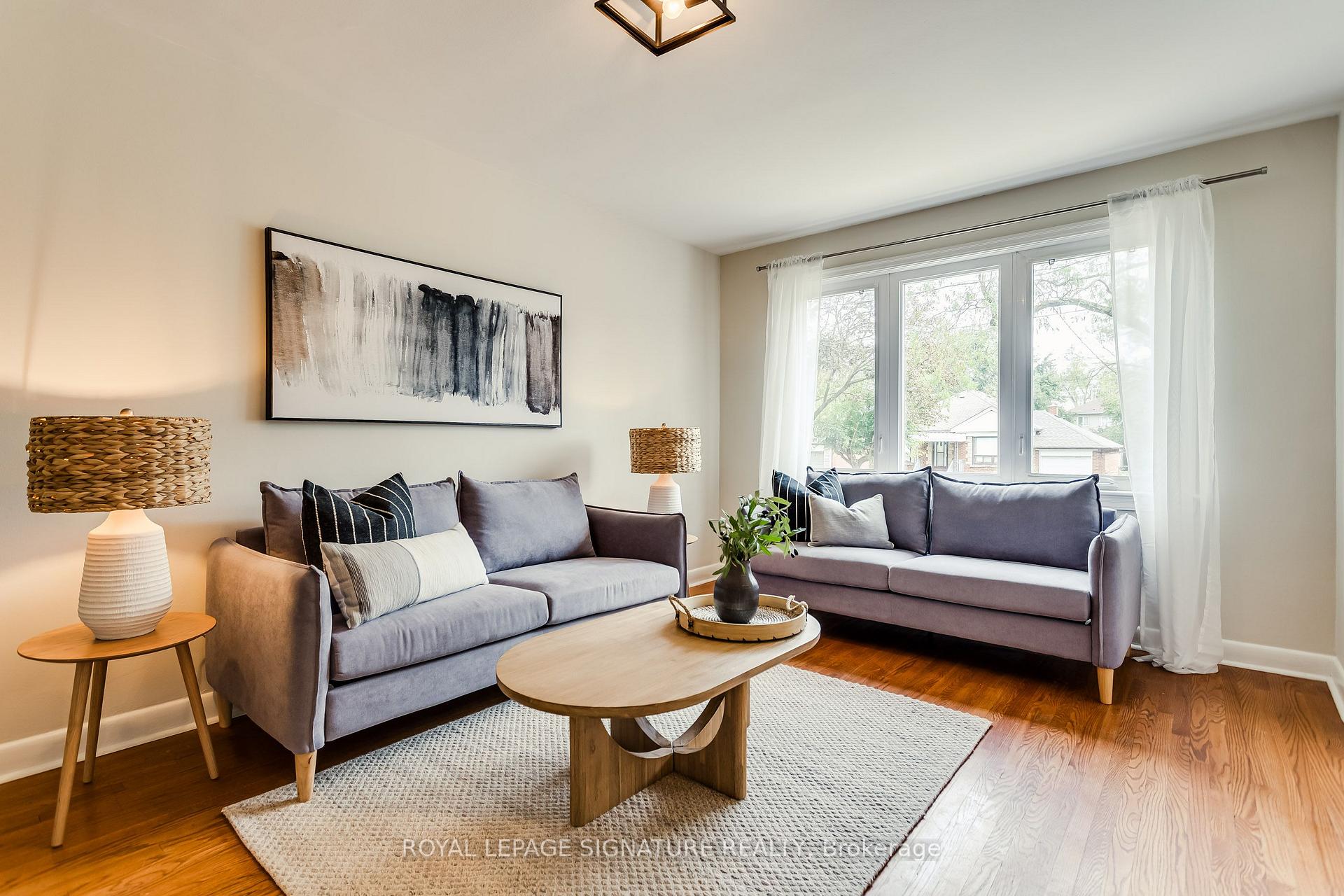 Photo 5 of 32 Wigan Crescent, North York, Clanton Park — HOMEH