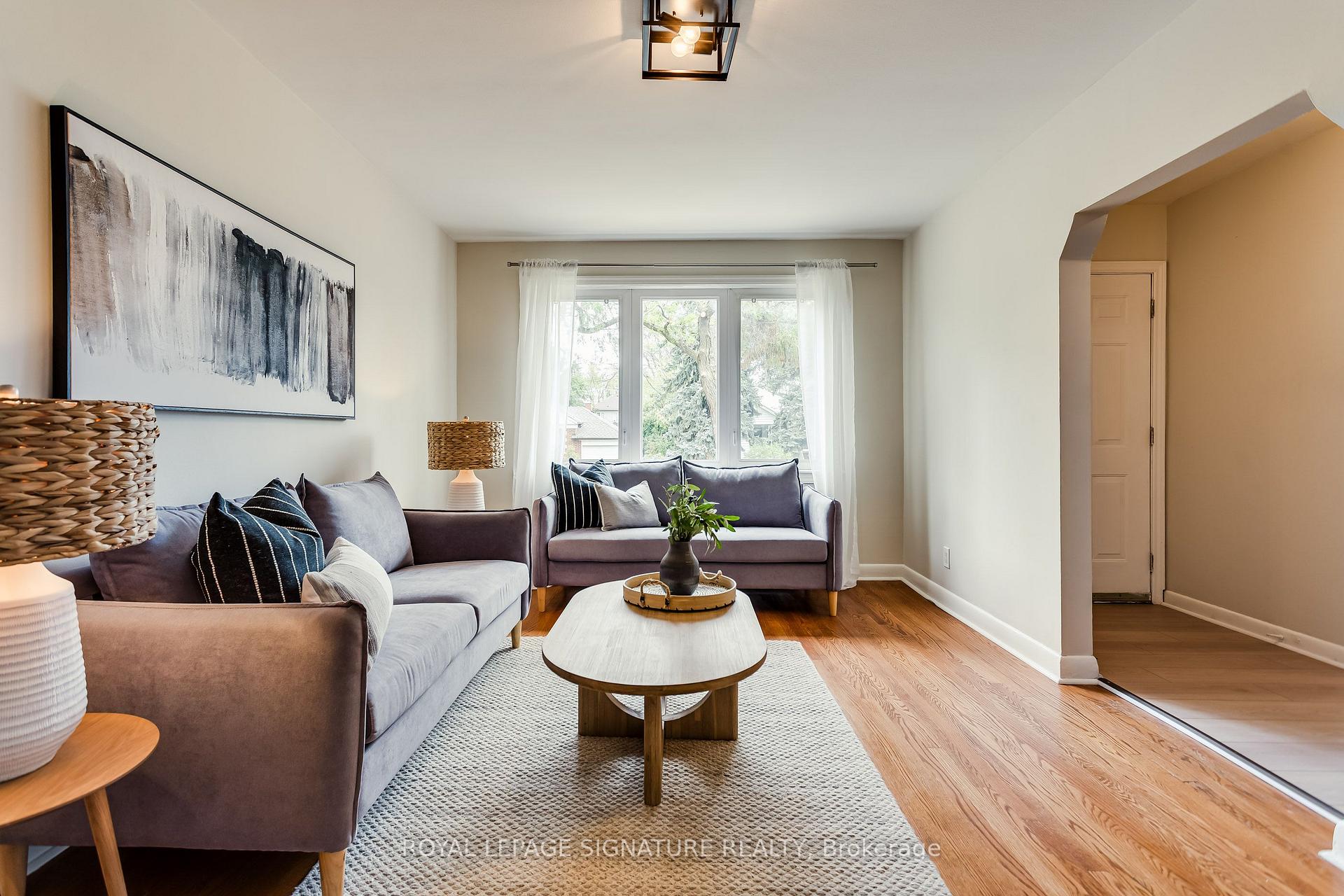 Photo 6 of 32 Wigan Crescent, North York, Clanton Park — HOMEH