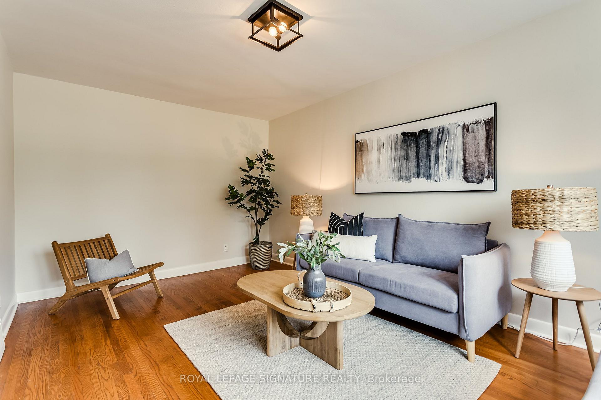 Photo 7 of 32 Wigan Crescent, North York, Clanton Park — HOMEH