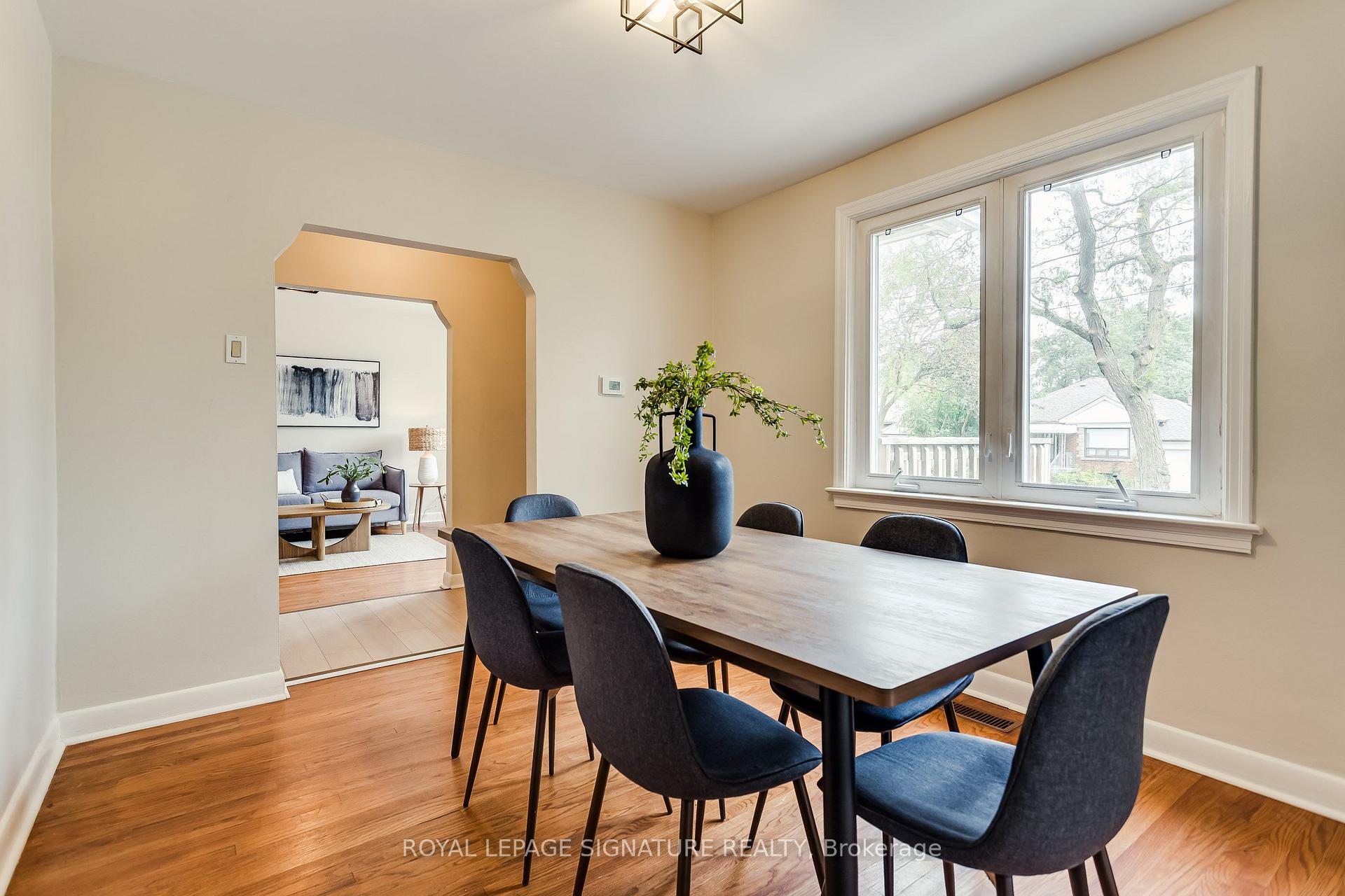 Photo 9 of 32 Wigan Crescent, North York, Clanton Park — HOMEH