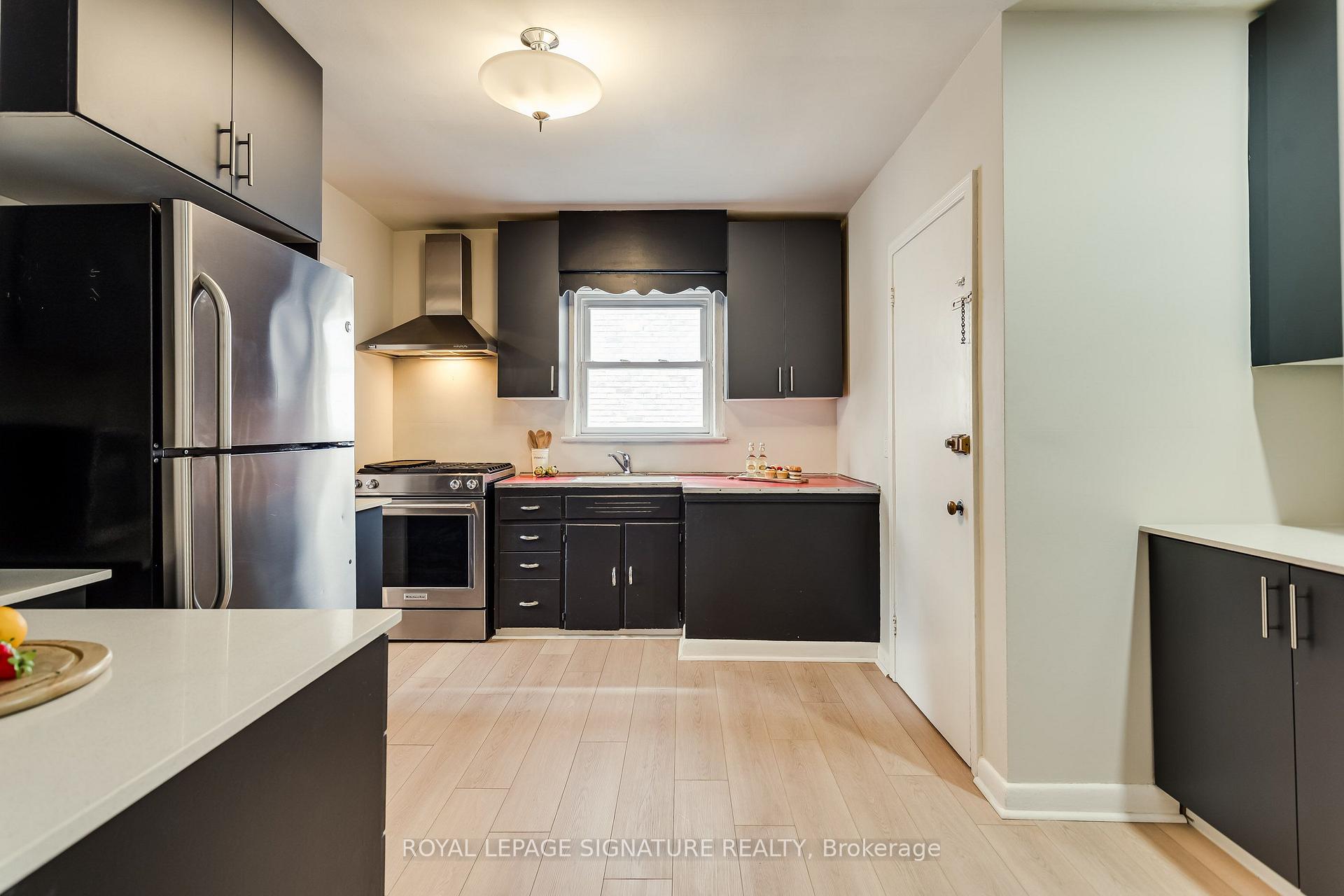 Photo 10 of 32 Wigan Crescent, North York, Clanton Park — HOMEH