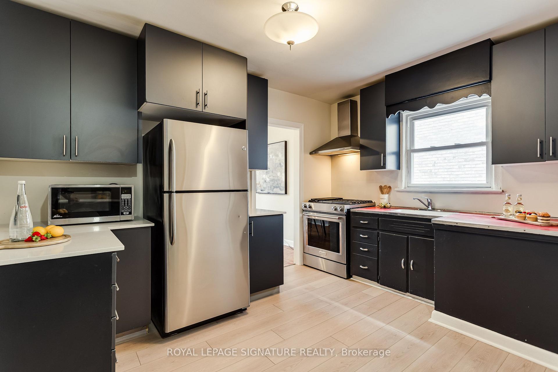 Photo 11 of 32 Wigan Crescent, North York, Clanton Park — HOMEH