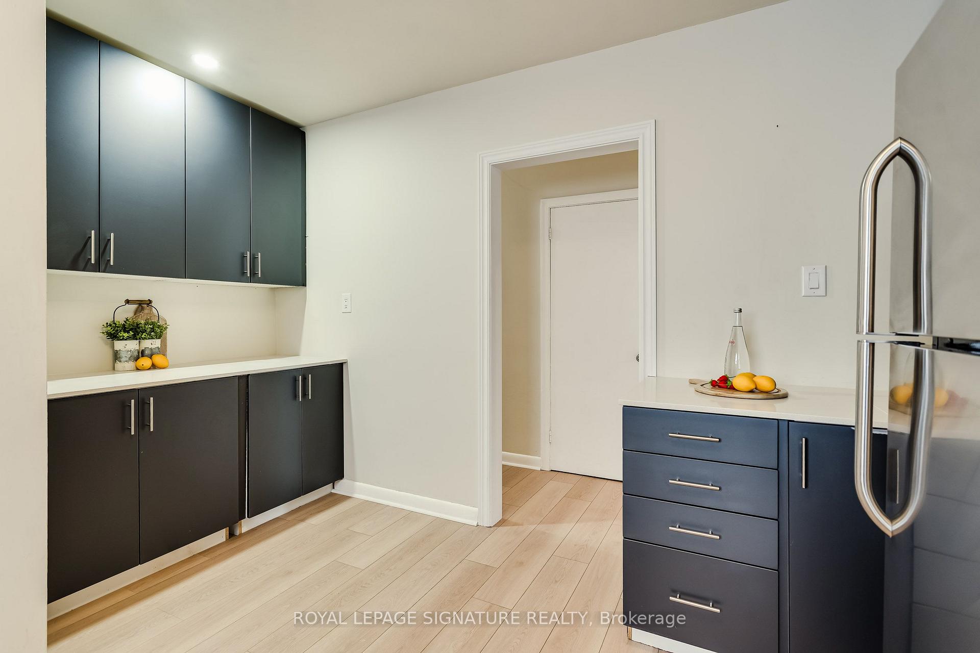Photo 12 of 32 Wigan Crescent, North York, Clanton Park — HOMEH