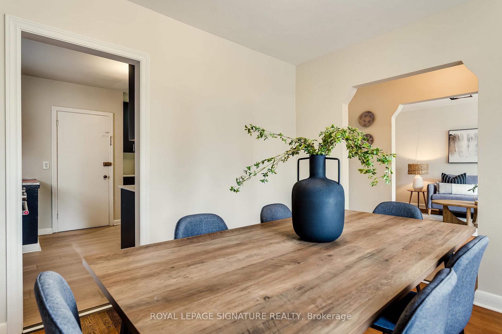 Photo 13 of 32 Wigan Crescent, North York, Clanton Park — HOMEH