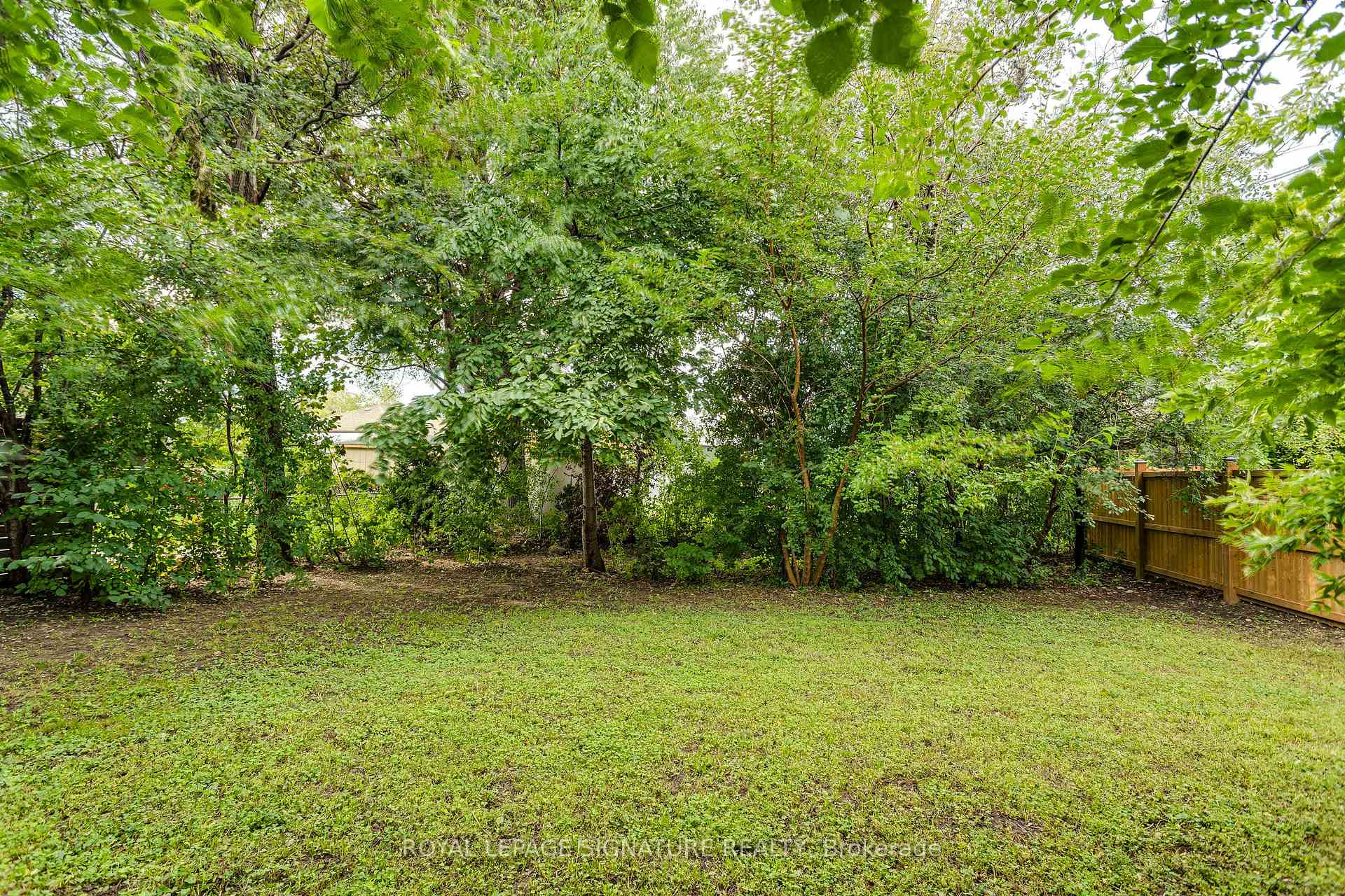 Photo 23 of 32 Wigan Crescent, North York, Clanton Park — HOMEH