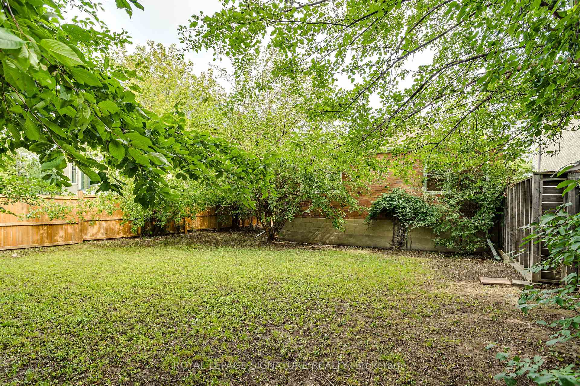 Photo 24 of 32 Wigan Crescent, North York, Clanton Park — HOMEH