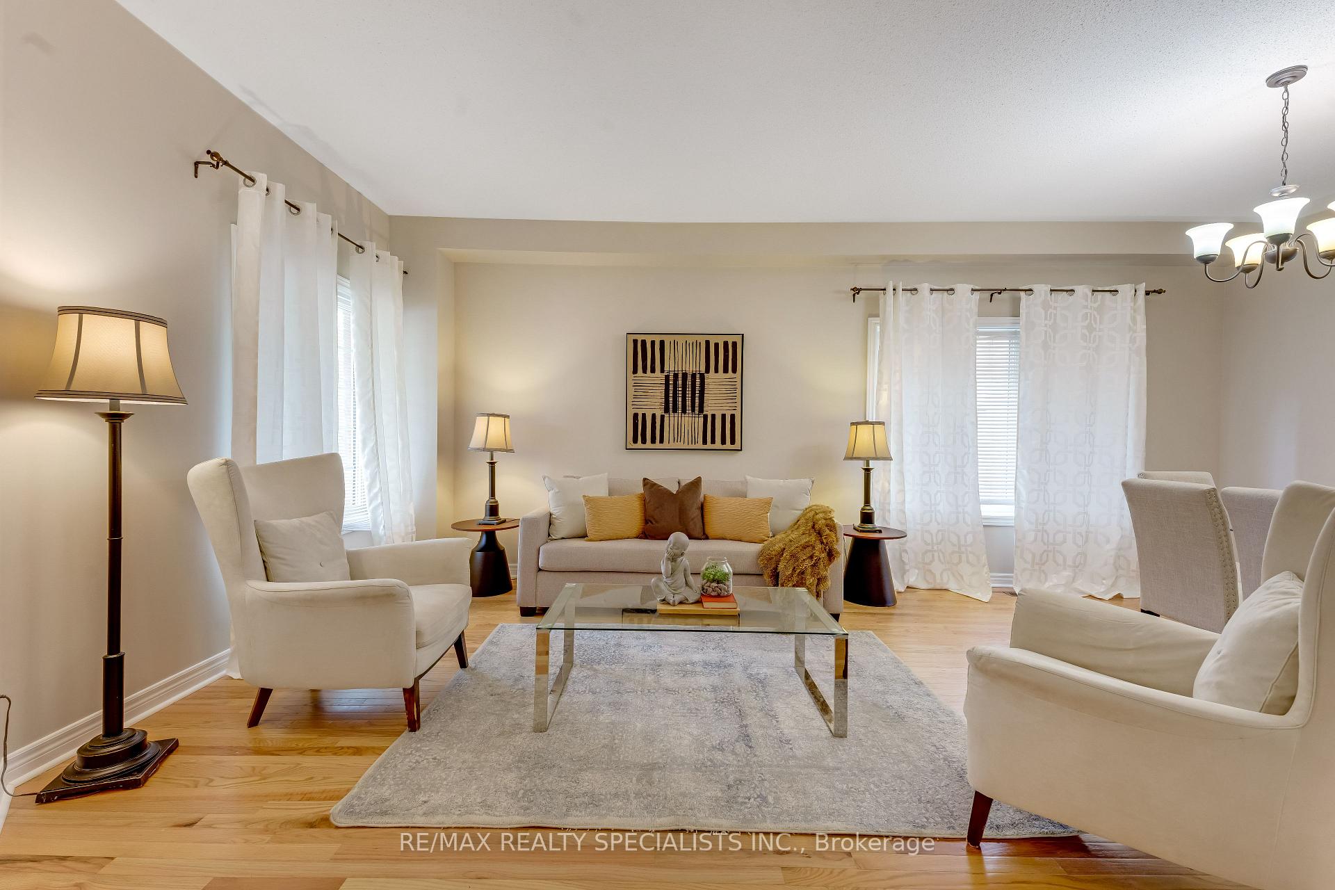 Photo 4 of 59 Masters Green Crescent, Brampton, Snelgrove — HOMEH