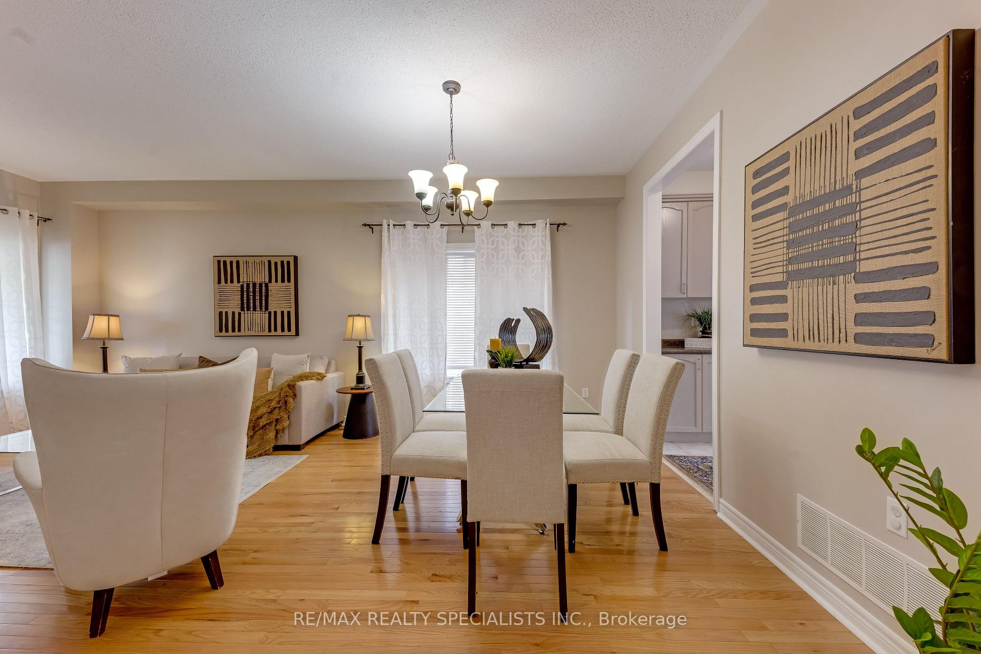 Photo 5 of 59 Masters Green Crescent, Brampton, Snelgrove — HOMEH